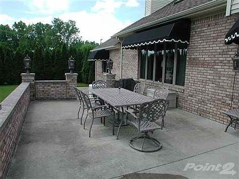LARGE REAR PATIO