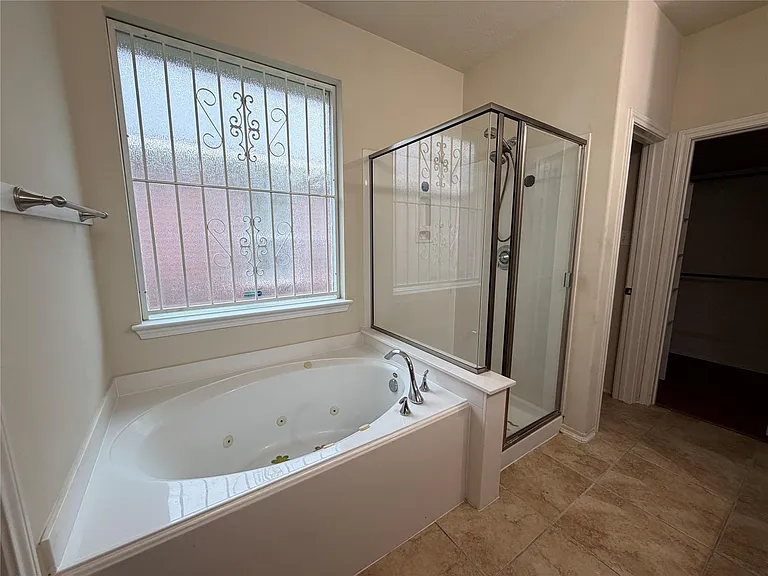 6826 Pheasant Oak Dr — Photo 10