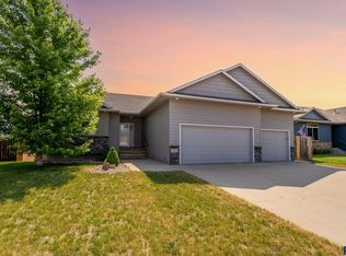 5404 S Sirocco Ave, Sioux Falls, SD 57108