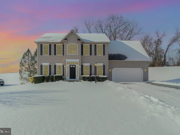 24 Devonshire Dr, Shrewsbury, PA 17361