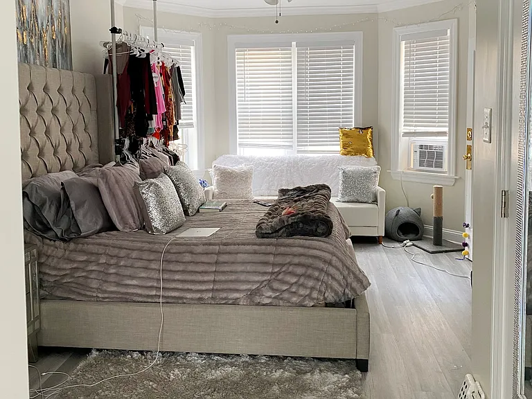 3817.5 N Greenview Ave #2W — Photo 2