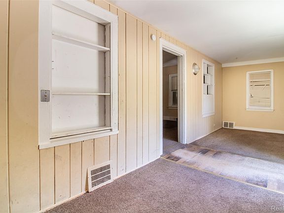 5th image of 22118 Ulster St