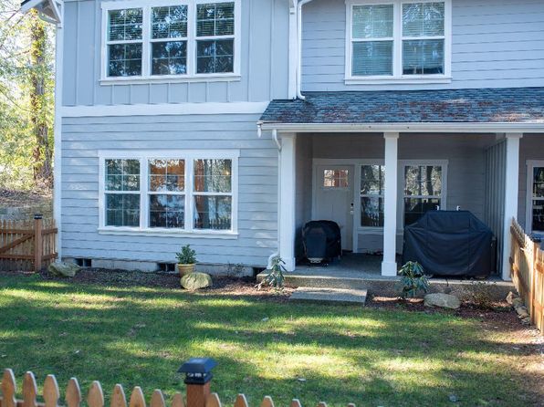 21 E Sullivan St #B, Allyn, WA 98524