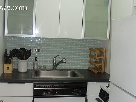 2nd image of 140 E 56th St APT 9G