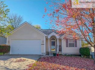 4910 NW Nantucket Dr, Blue Springs, MO 64015