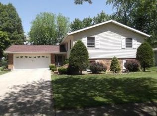 104 Hickory St, Oswego, IL 60543