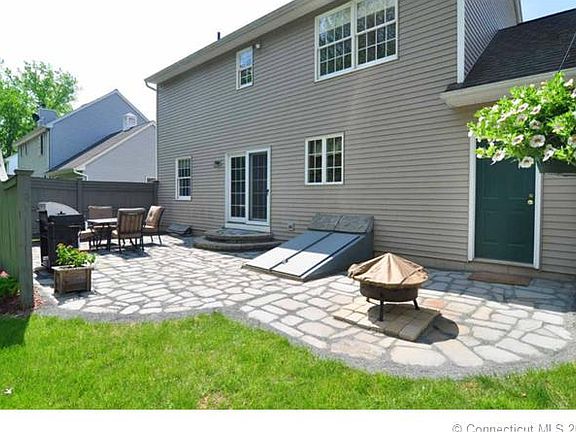 EXTERIOR REAR ,PRIVATE BLUE...