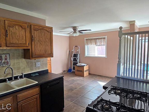 2nd image of 23401 Filmore St