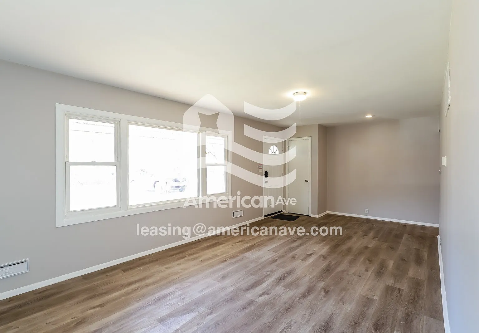 3 bed, 1.0 bath, 1128 sqft, $1,320 — Photo 3