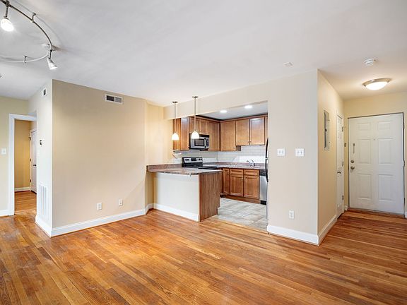 3rd image of 2100 Grove Ave