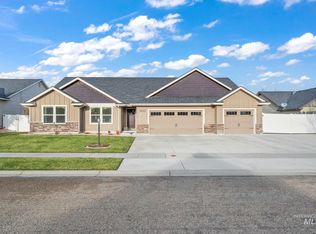 3923 S Raintree Dr, Nampa, ID 83686
