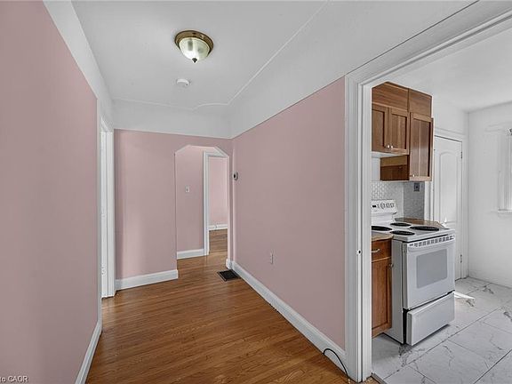 5th image of 47 Broadway Ave