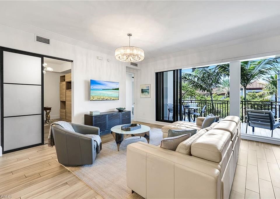 1st image of 1035 3rd AVE S #305