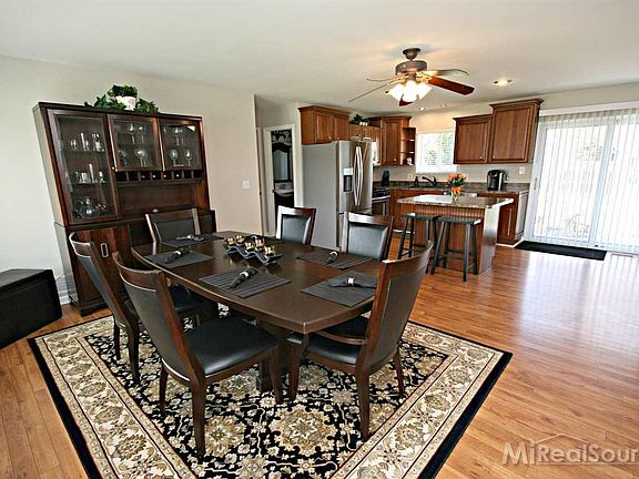 4th image of 4427 Briar Dr