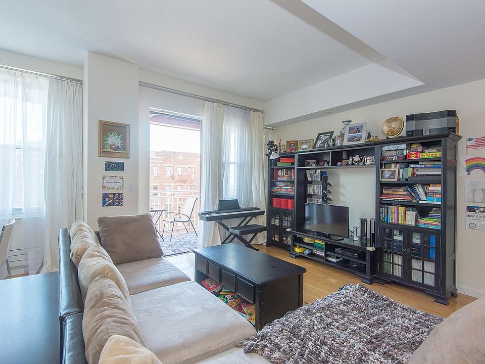 1st image of 50 Oceana Dr E #5
