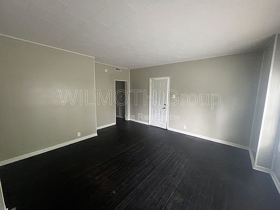 3rd image of 210 Whitlock Ave APT A