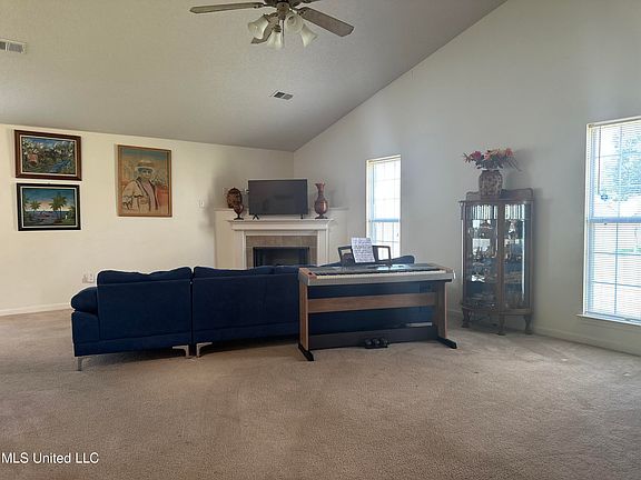 3rd image of 113 Oakleigh Dr