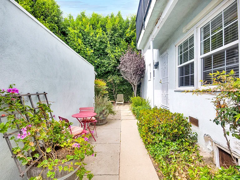 1701 S Stearns Dr — Photo 10