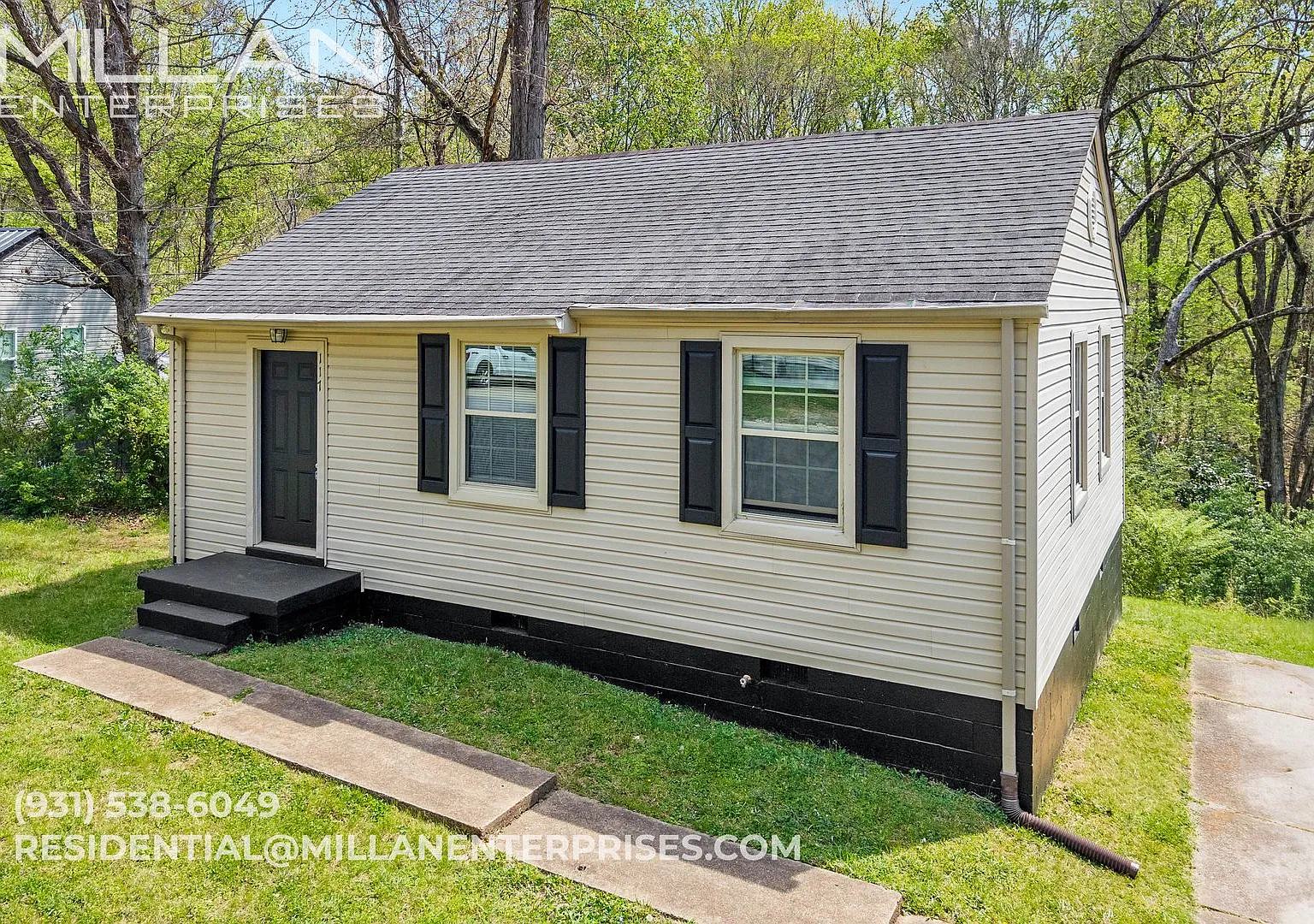 Charming 2BR Cottage Near Downtown Clarksville — Photo 2