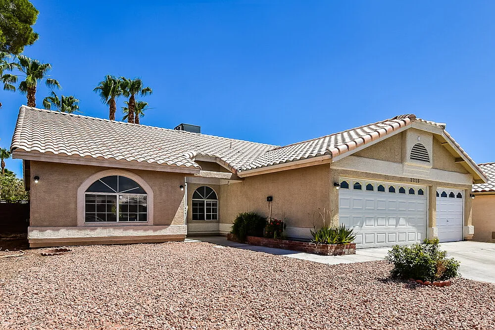 3 bed, 2.0 bath, 1785 sqft, $2,260 — Photo 3