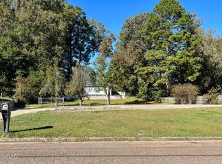 427 Ridgewood St, Vicksburg, MS 39180