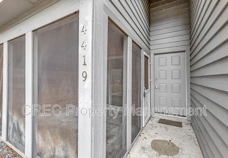 4419 Great Oak Dr — Photo 2