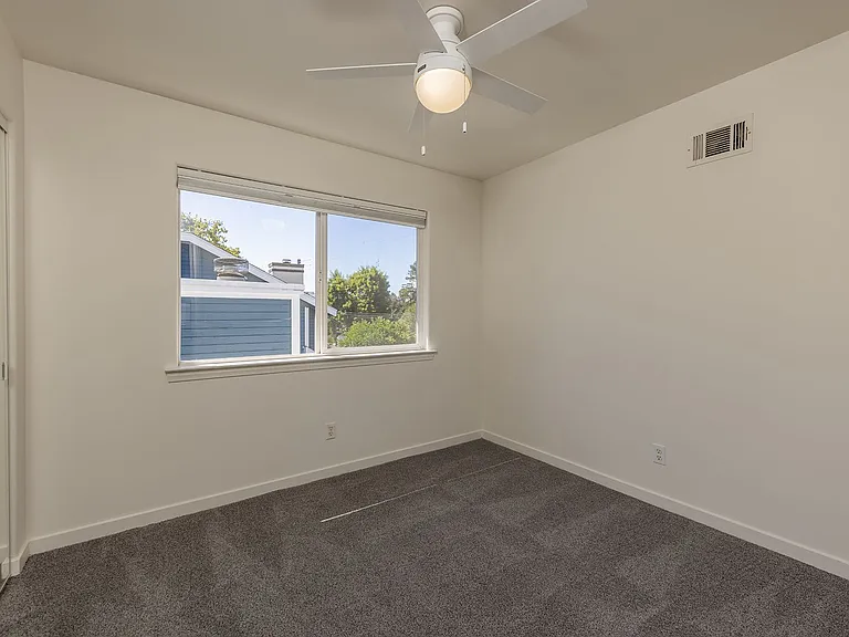 304 El Conejo Dr — Photo 13
