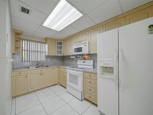 220 NW 87th Ave APT K208, Miami, FL 33172