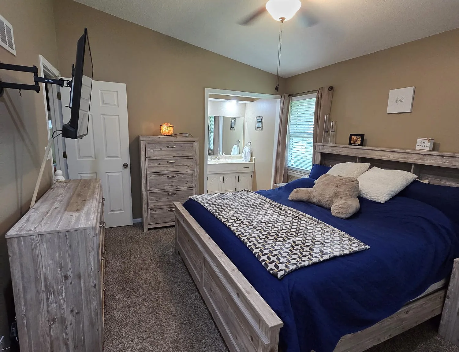3 bed, 1525 sqft, $1,950 — Photo 2