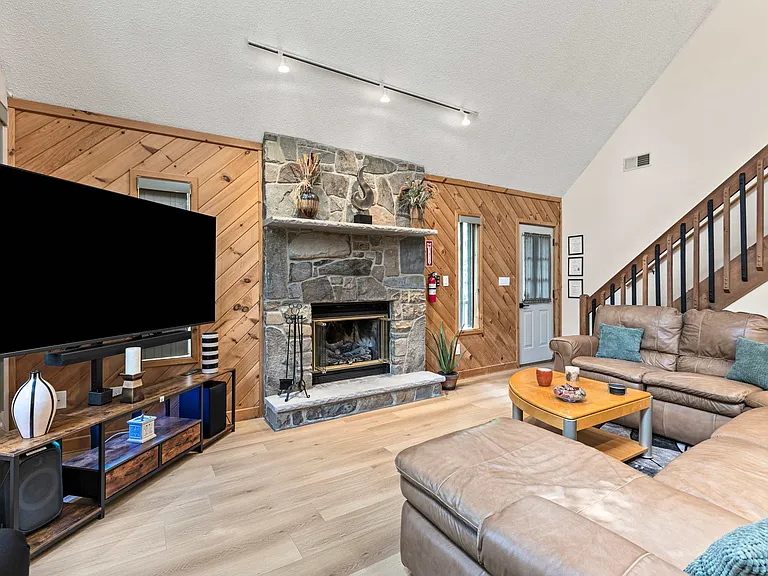 2174 Lakeview Dr E — Photo 15