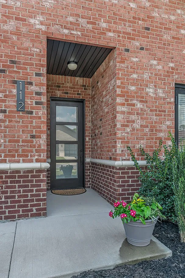 3 bed, 2060 sqft, $4,995 — Photo 2