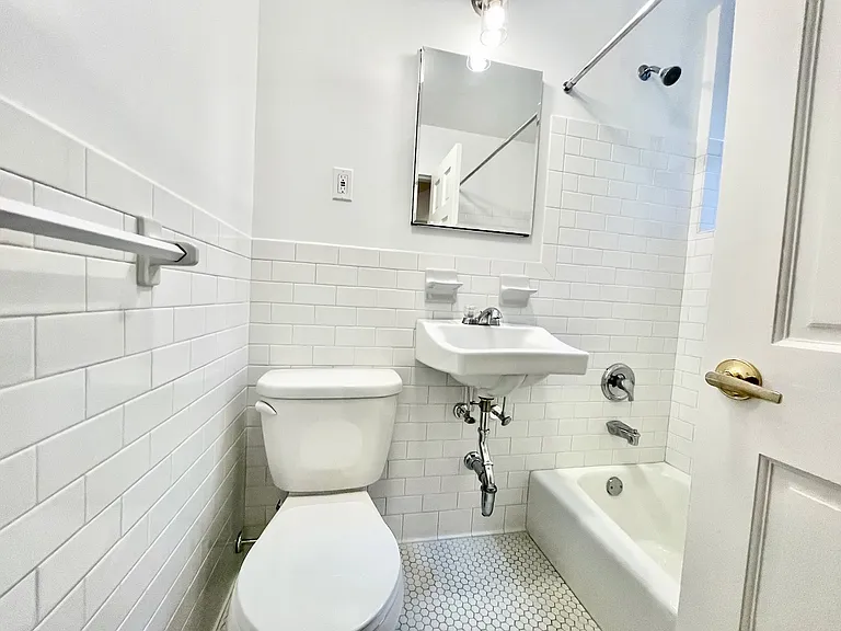 316 E 34th St #5B — Photo 7