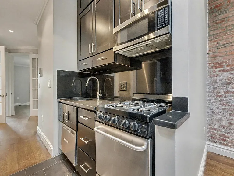 424 W 51st St #2 — Photo 1