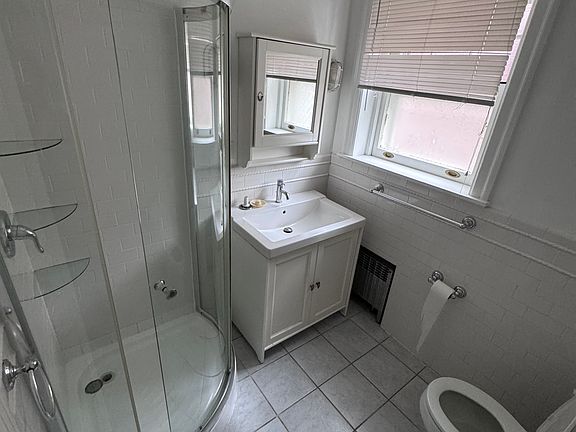 5th image of 315 S 46th St APT 6