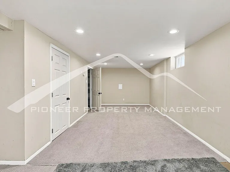 427 S Washington St — Photo 24