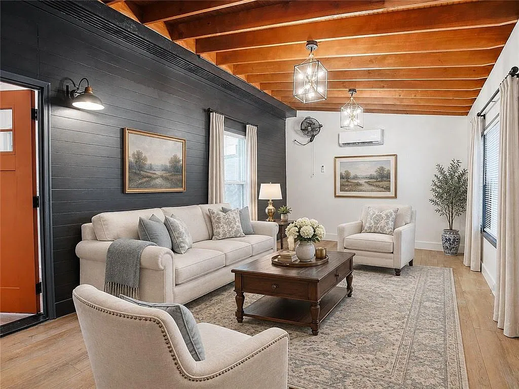 5 bed, 3.0 bath, 2310 sqft, $3,995 — Photo 3