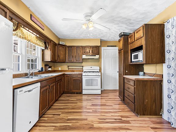 5th image of 688 E Alexander Rd