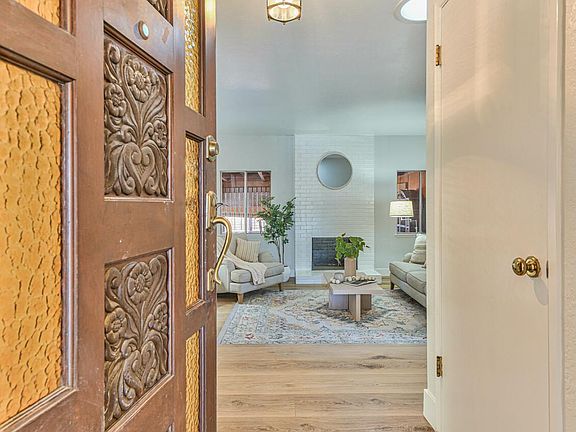 4th image of 242 Howes Dr