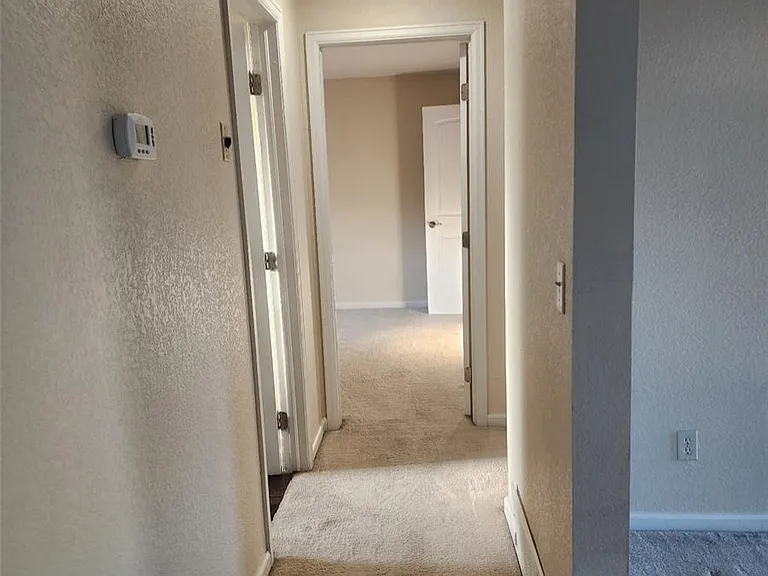 9225 Clermont Dr — Photo 15