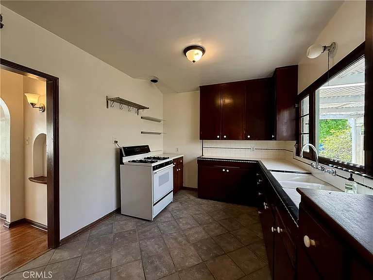 1117 Bennett Ave — Photo 14