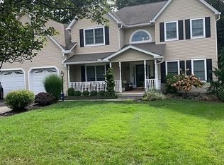 4 Glen Ct, Pearl River, NY 10965