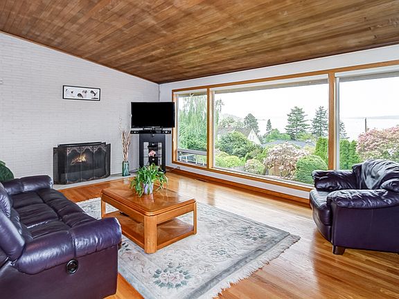 4th image of 12147 Marine View Dr SW