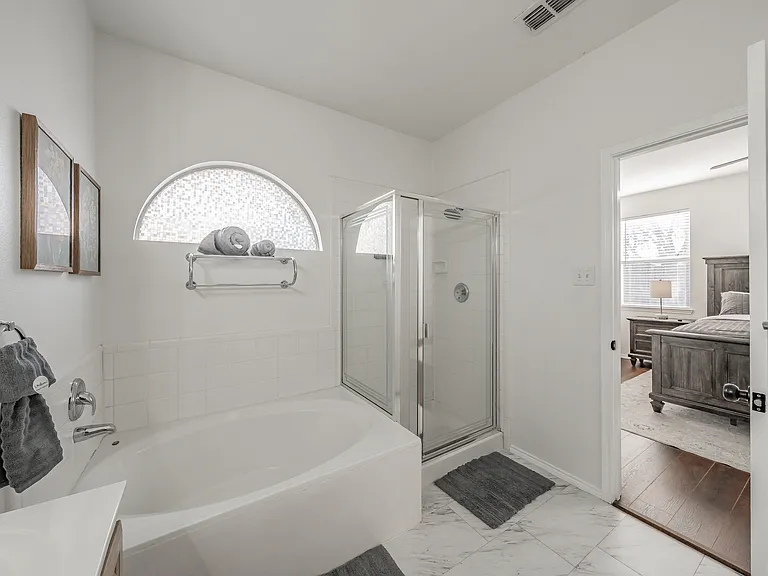 2304 Hickory Ct — Photo 49