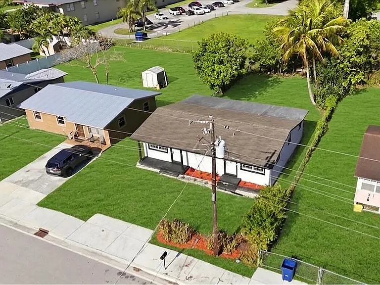 270 SW 10th Ave #A — Photo 3