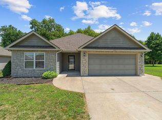 3037 Stone Creek Ct, Salina, KS 67401