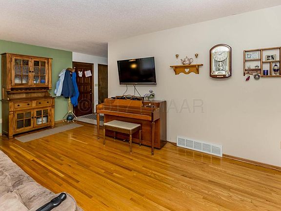 3rd image of 673 6th Ave W