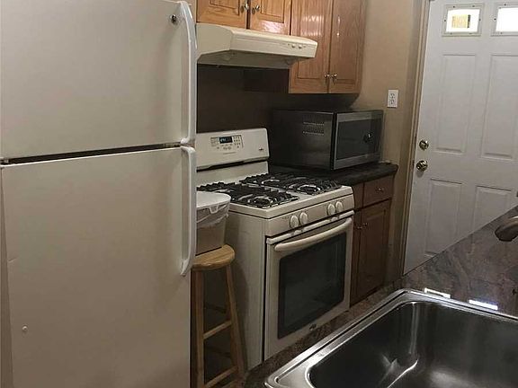 5th image of 22541 Murdock Ave
