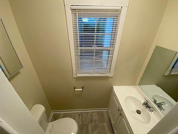 5th image of 10 Melissa Ct APT B
