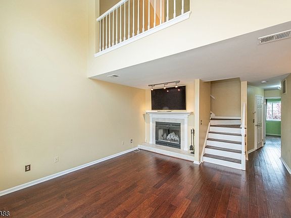 5th image of 8 Ashley Court #8