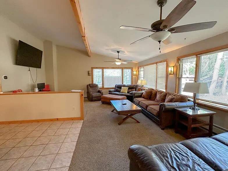 6 bed, 3500 sqft, $4,500 — Photo 3